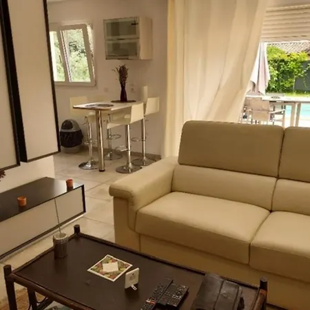 Vakantiehuis New With Pool Near Boulouris *