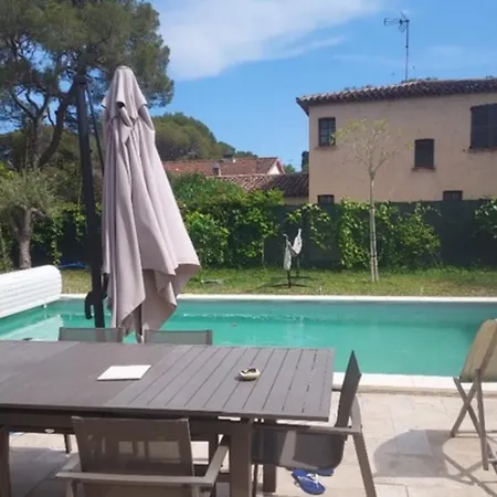 New With Pool Near Boulouris Vakantiehuis Saint-Raphaël